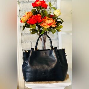 Dooney & Bourke
Women's Black Barlow Leather Satchel